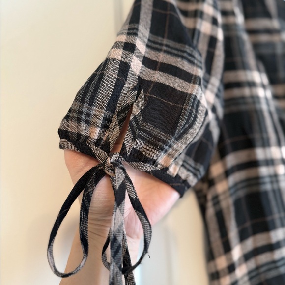 Elegant Black Plaid Midi Dress - Picture 2 of 7